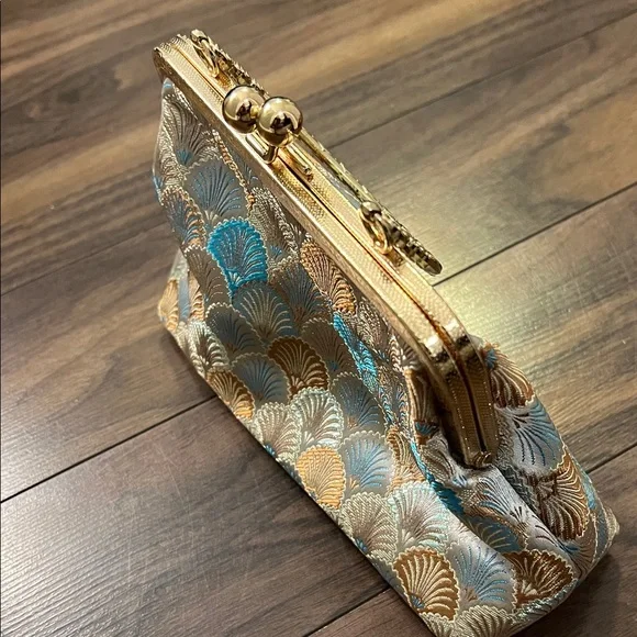 Blue & Gold Embroidered Shell Pattern Evening Clutch - Picture 5 of 6